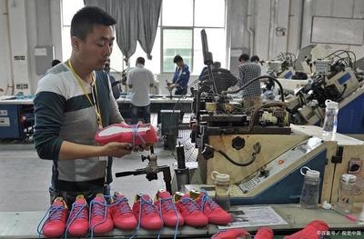 制鞋厂承诺工资8000,到手4500,男子为报复在出口鞋中藏13根针